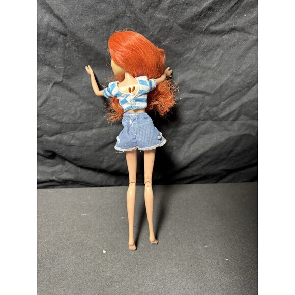 Winx Club 11.5 Bloom Basic Fashion Doll Everyday Collection - Picture 6 of 9